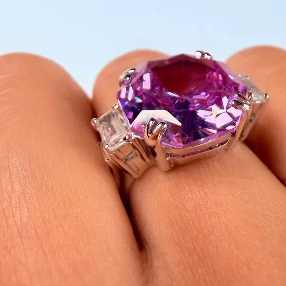 Amethyst Purple 13.5 CT Cubic Zirconia Grand Sterling Silver 925 Vintage Ring - Picture 3 of 12
